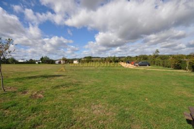 Grove Lock Caravan Park And Campsite