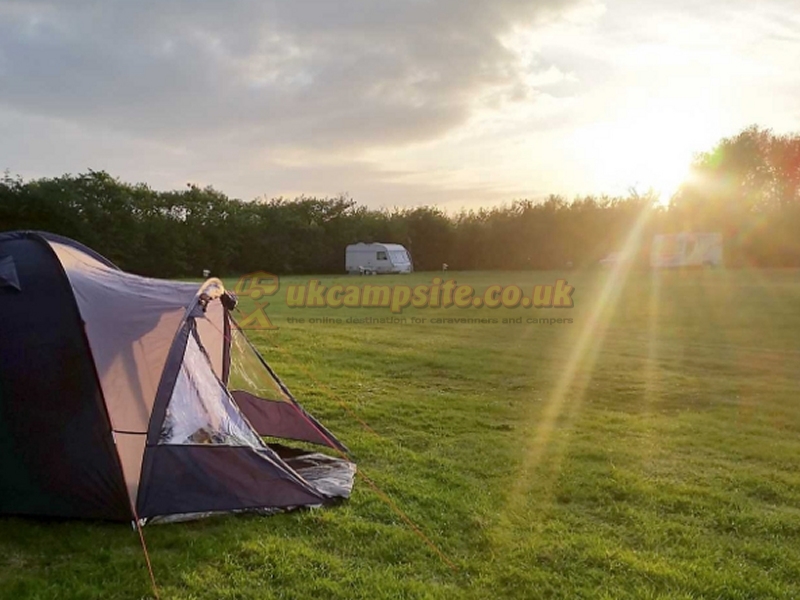 Tuckers Grave Inn And Campsite