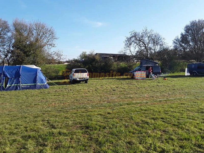 Tuckers Grave Inn And Campsite