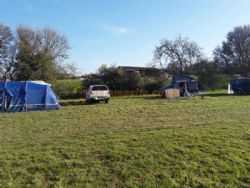 Tuckers Grave Inn And Campsite