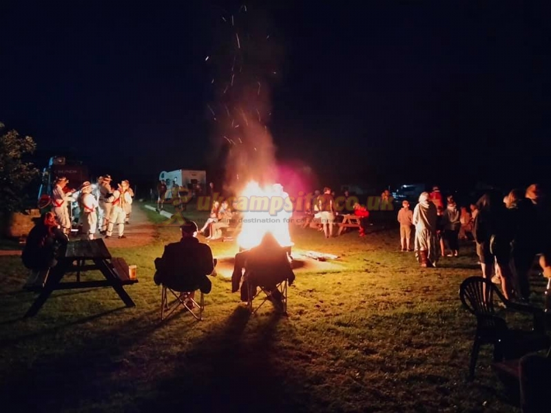 Tuckers Grave Inn And Campsite