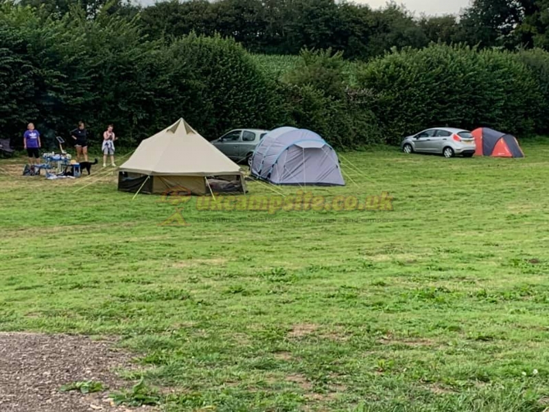 Tuckers Grave Inn And Campsite