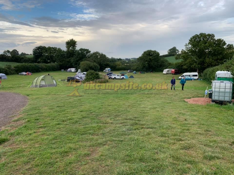 Tuckers Grave Inn And Campsite