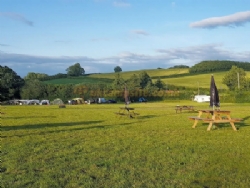 Tuckers Grave Inn And Campsite