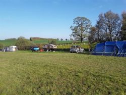 Tuckers Grave Inn And Campsite