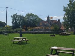 Tuckers Grave Inn And Campsite