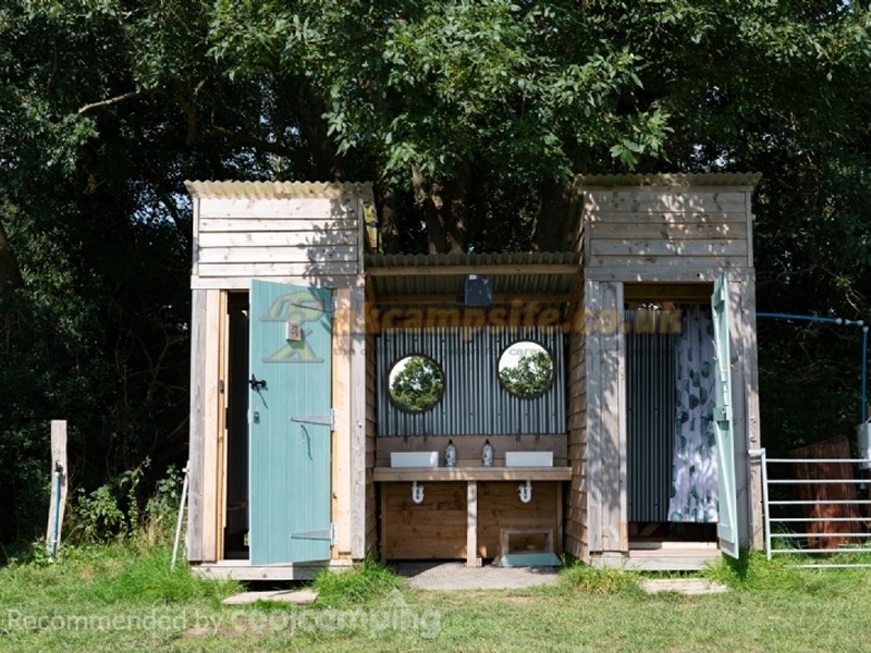 Star Field Glamping And Camping