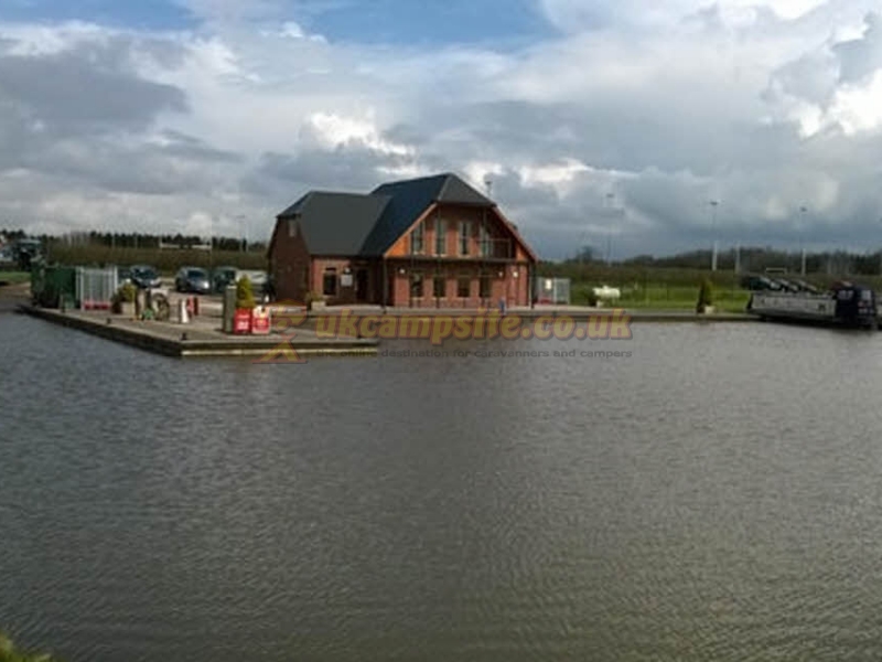 Droitwich Spa Marina Caravan And Camping Park