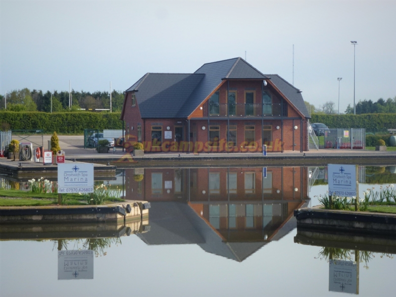 Droitwich Spa Marina Caravan And Camping Park