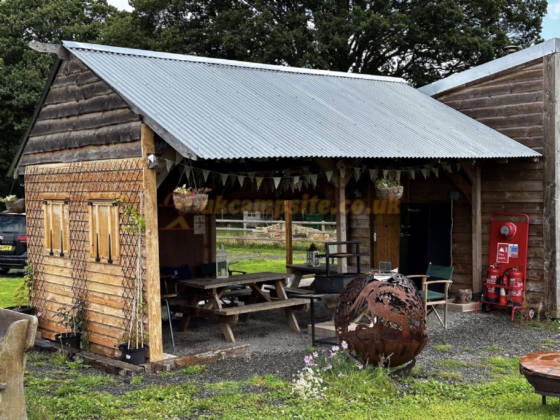 Cwtch Cabins And Camping