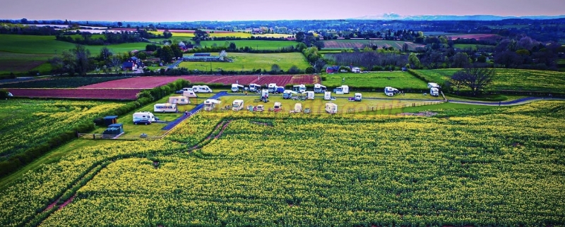 Twin Oaks Caravan And Camping Site