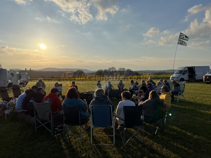 Twin Oaks Caravan And Camping Site
