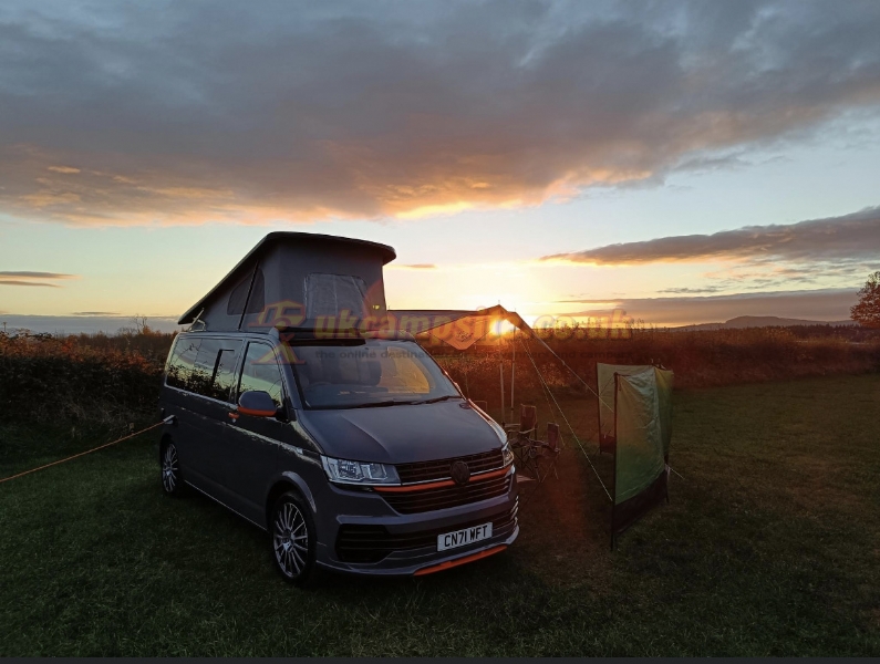 Twin Oaks Caravan And Camping Site