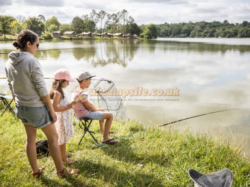 Camping Huttopia Lac De Luby