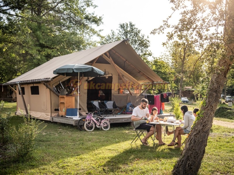 Camping Huttopia Lac De Luby