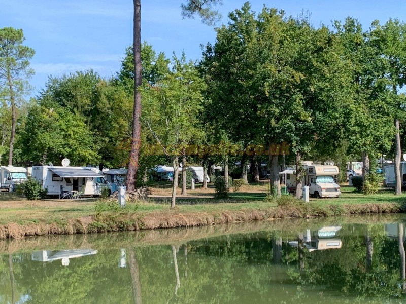 Camping Huttopia Lac De Luby