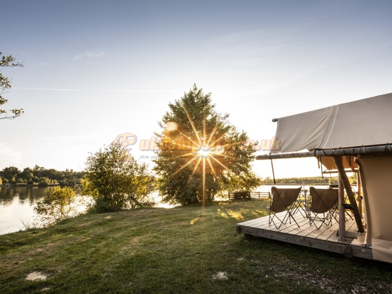 Camping Huttopia Lac De Luby