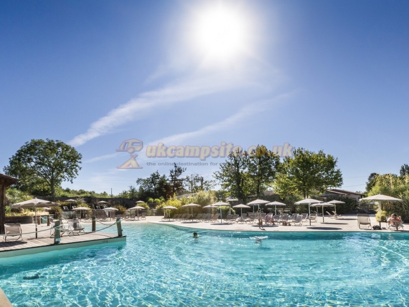 Camping Huttopia Lac De Luby