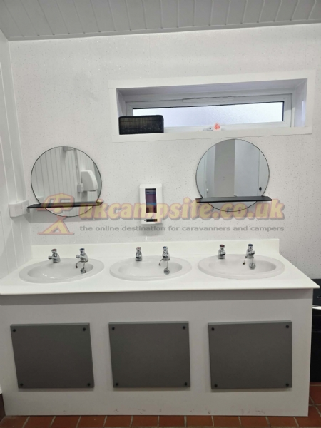 Leisure Lakes Caravan Park