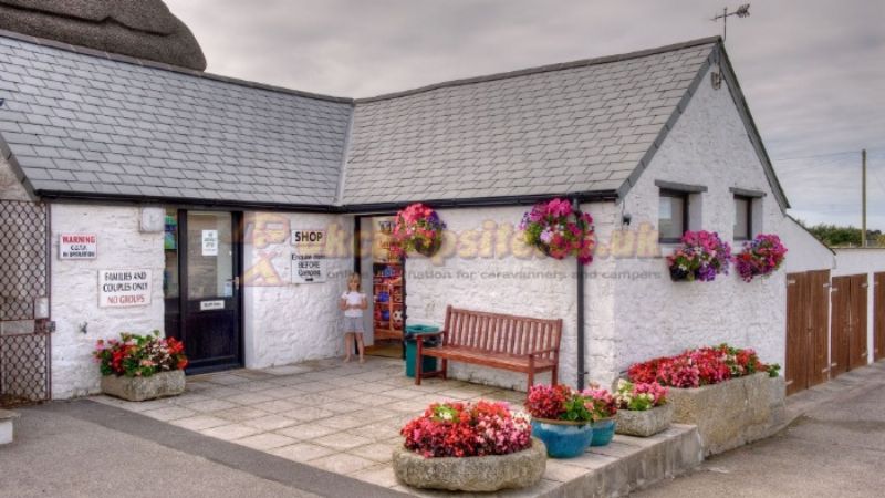 Upper Lynstone Camping And Caravan Park