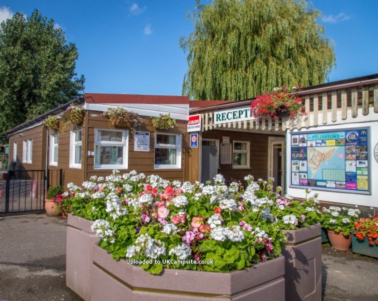 Peewit Caravan Park