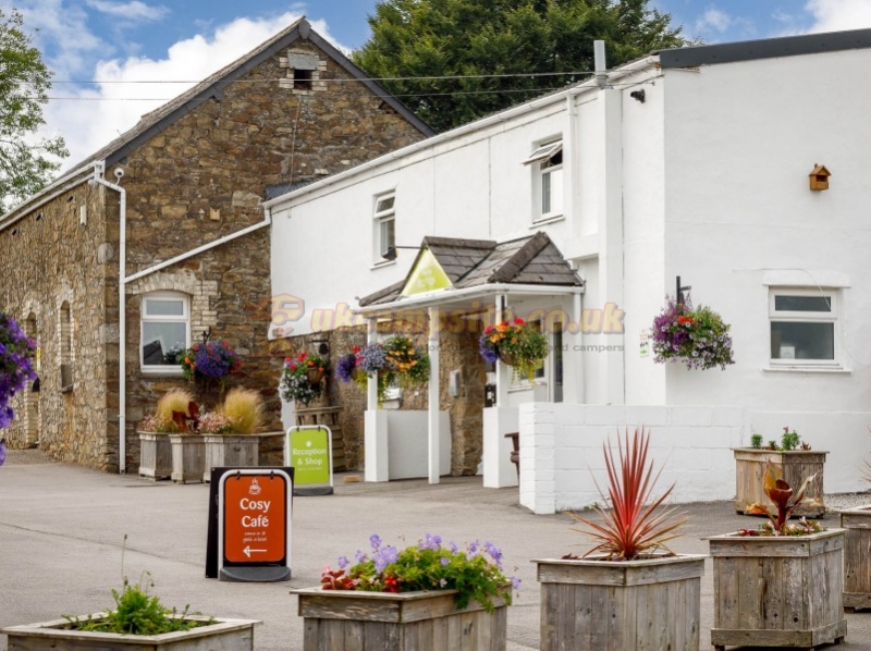 Meadow Lakes Holiday Park