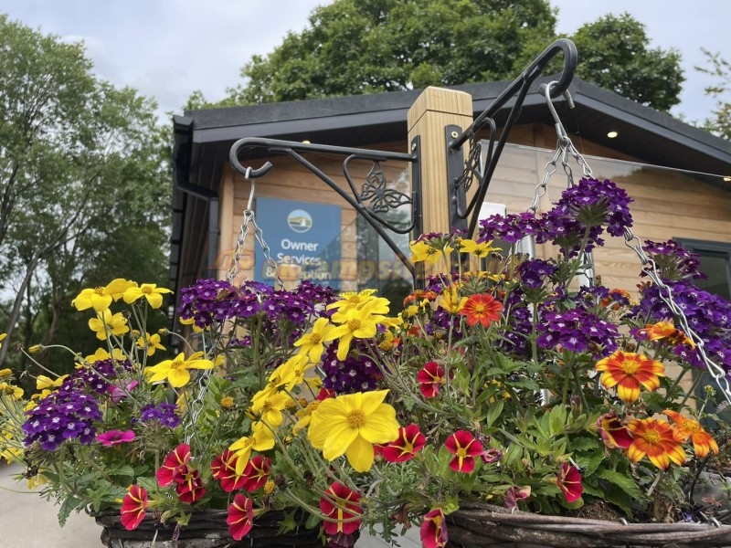 Hill Of Oaks Lodge And Caravan Park