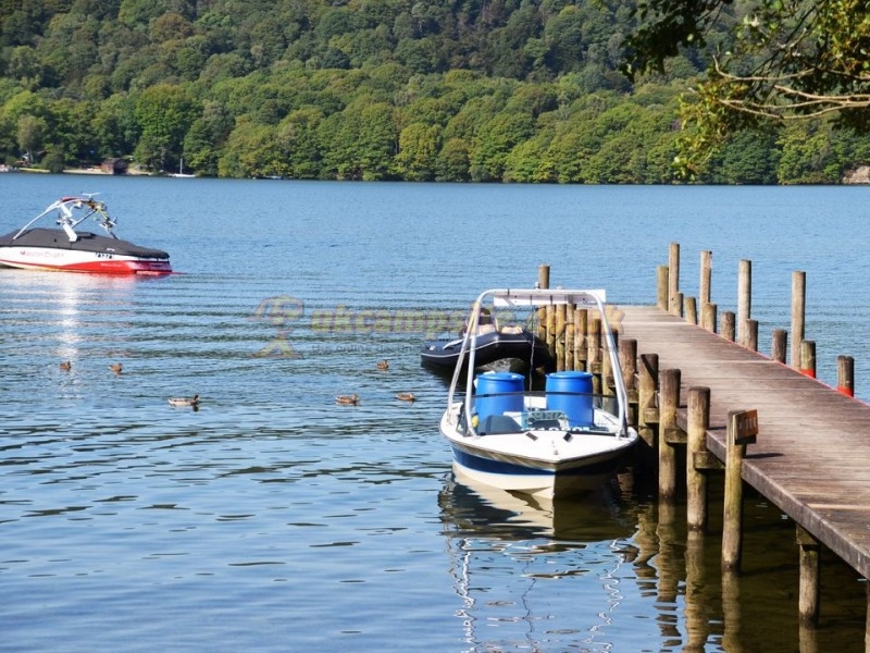 Hill Of Oaks Lodge And Caravan Park