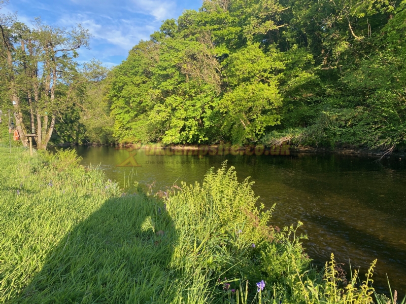 Riverside Caravan And Camping Park