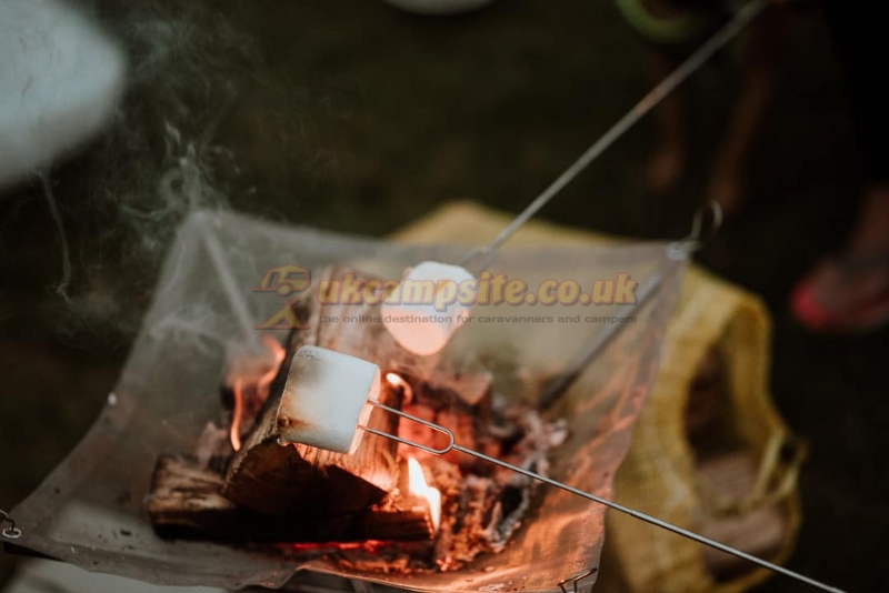 Riverside Caravan And Camping Park
