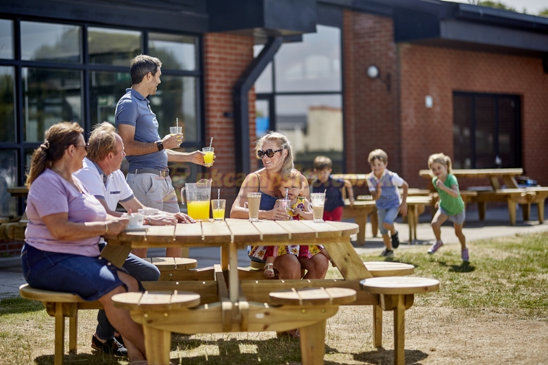 Naze Marine Holiday Park - Parkdean Resorts
