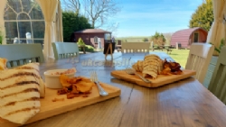 The Three Horseshoes