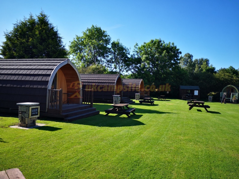 The Three Horseshoes