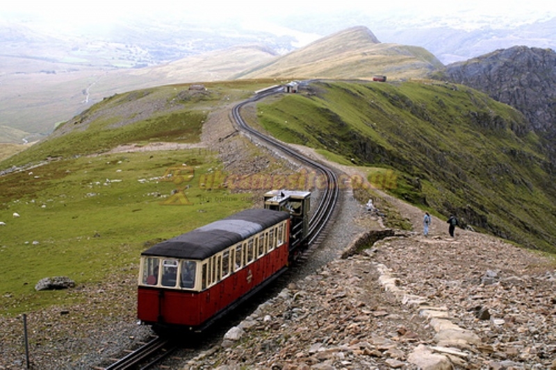 Llwyn Yr Helm Caravan And Camping Park