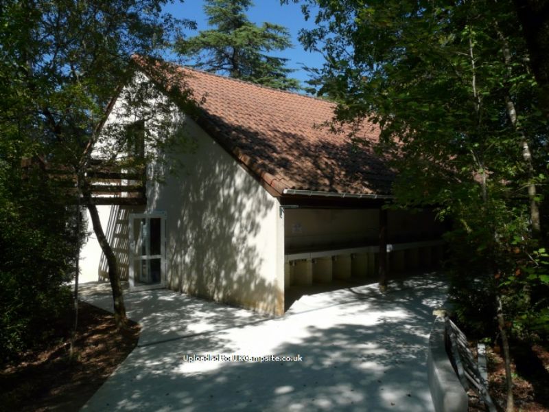 Chateau De Lacomte Country Club