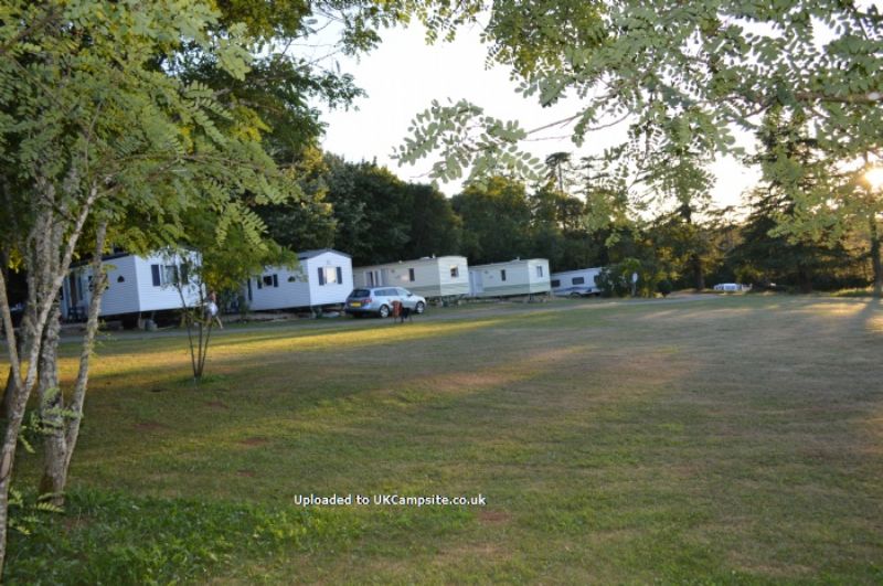 Chateau De Lacomte Country Club