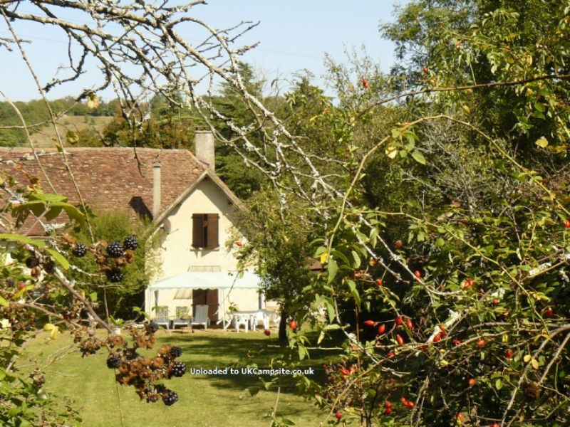 Chateau De Lacomte Country Club