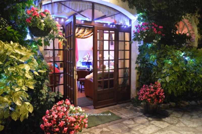 Chateau De Lacomte Country Club