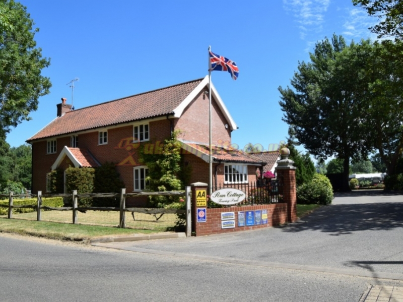 Run Cottage Touring Park