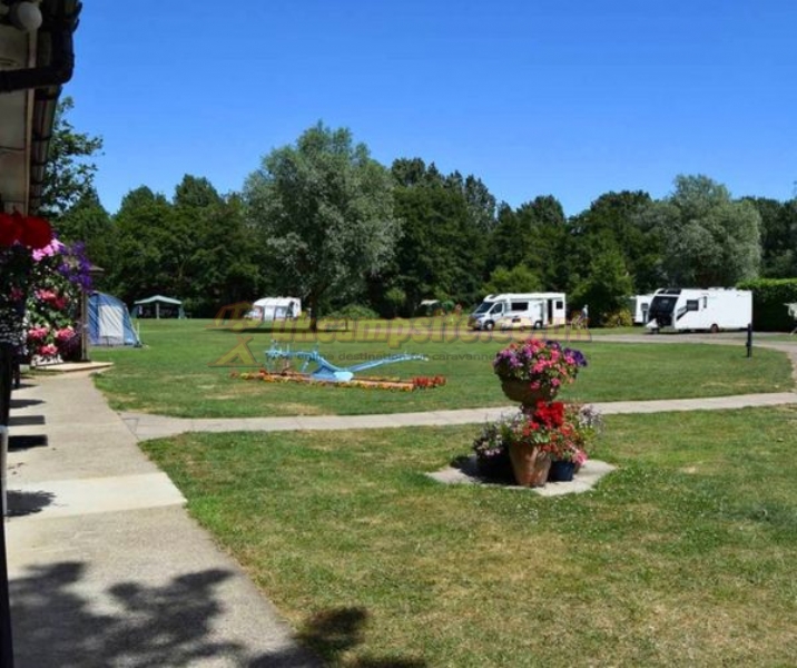 Run Cottage Touring Park