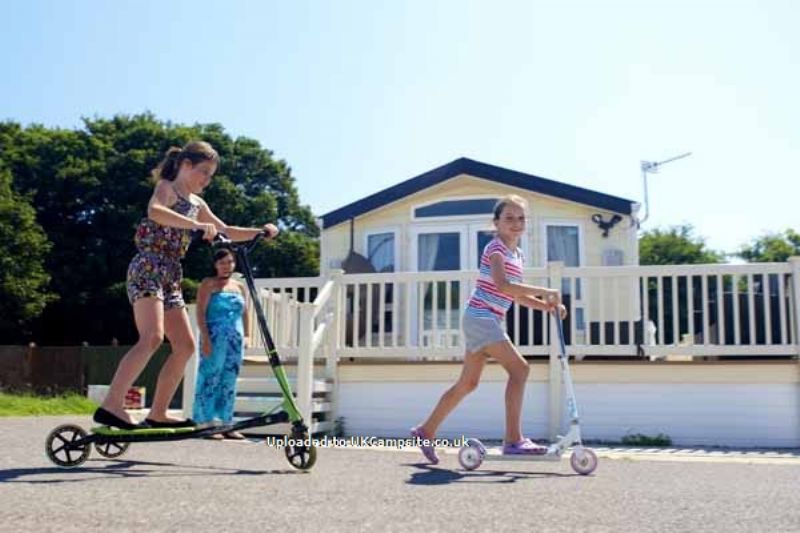 Alberta Holiday Park (PHolsUK)