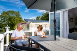 Coghurst Hall Holiday Park (PHolsUK)
