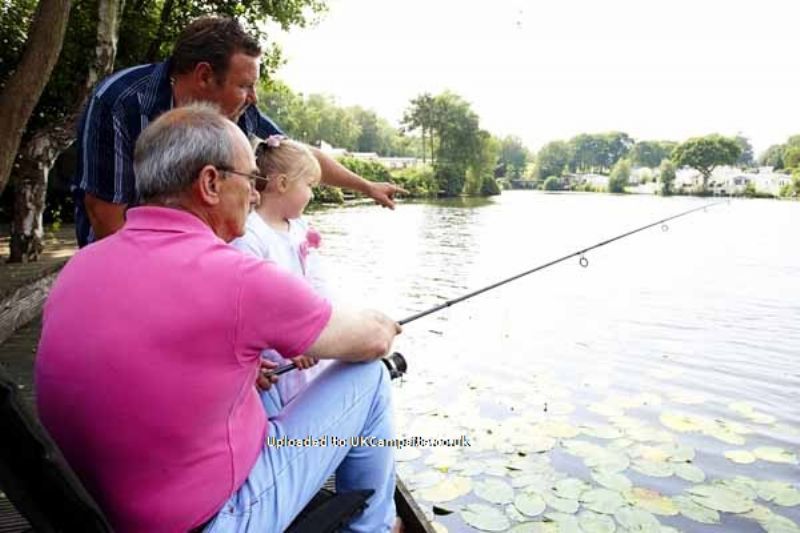 Coghurst Hall Holiday Park (PHolsUK)