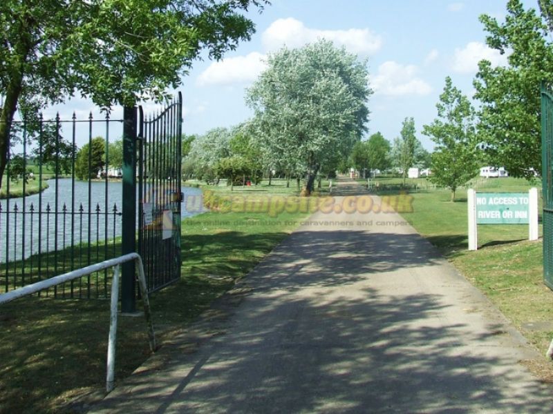 Riverside Village Holiday Park