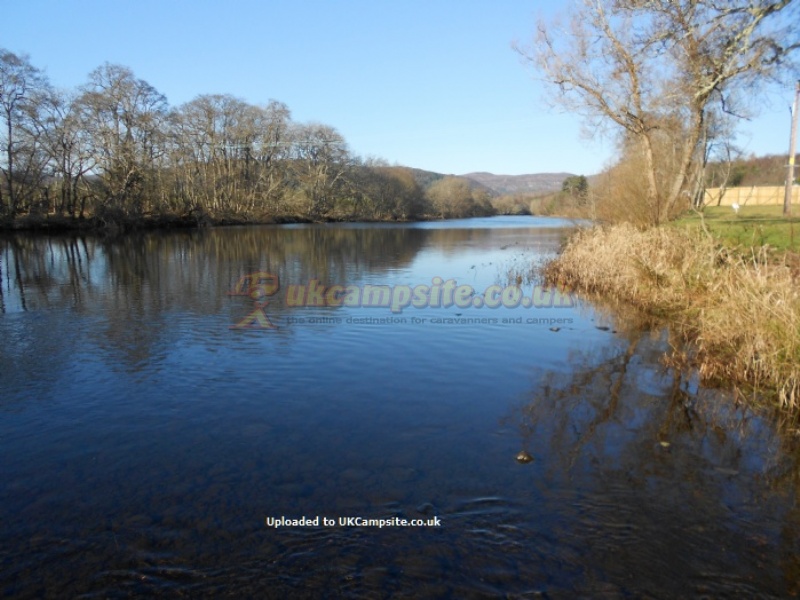 Riverside Chalet And Campsite