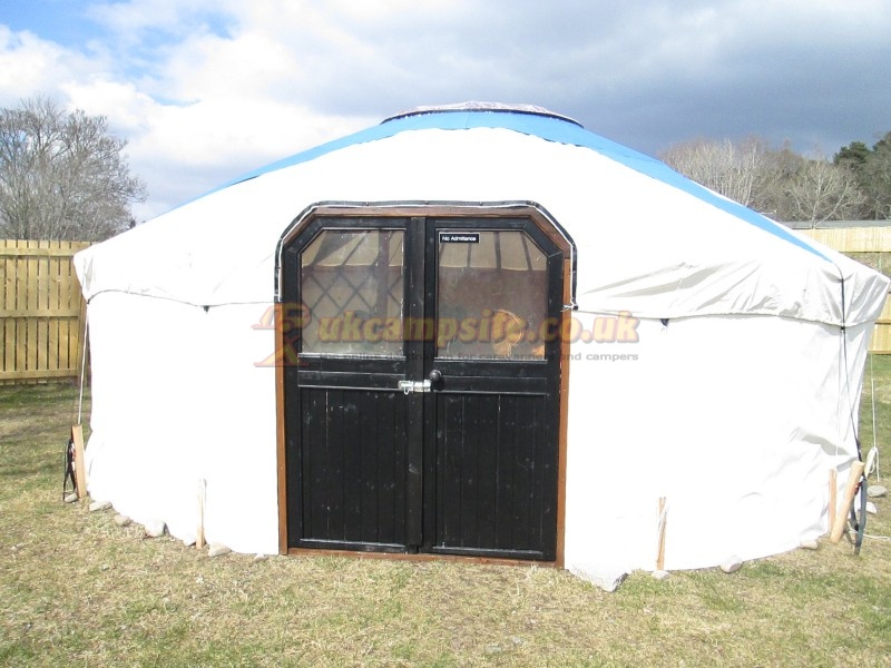 Riverside Chalet And Campsite