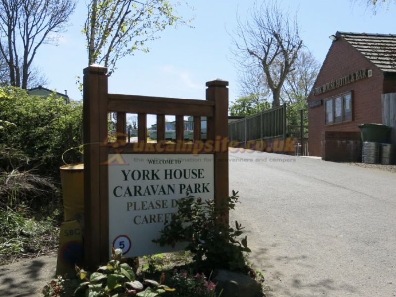York House Hotel And Caravan Park