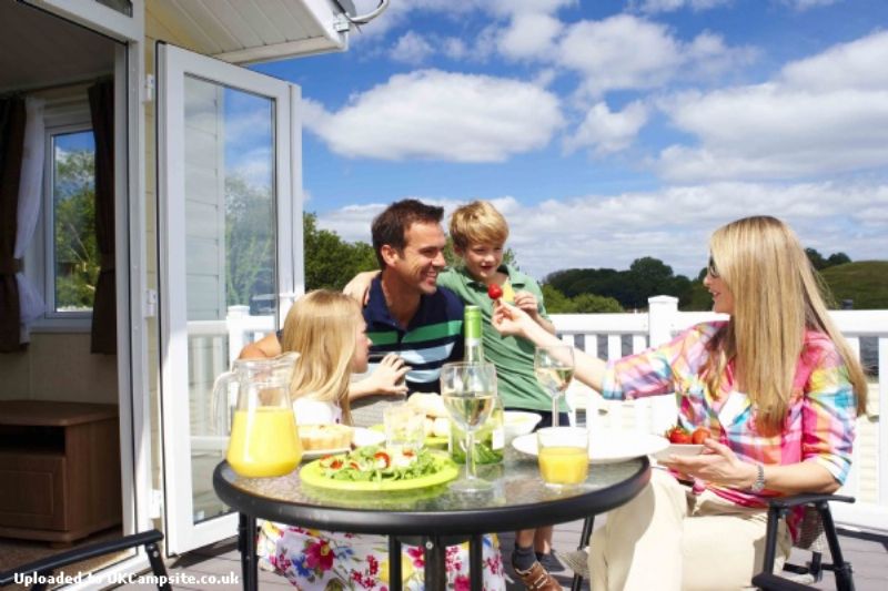 Waterside Holiday Park (PHolsUK)