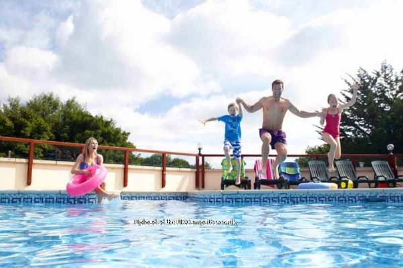 Waterside Holiday Park (PHolsUK)