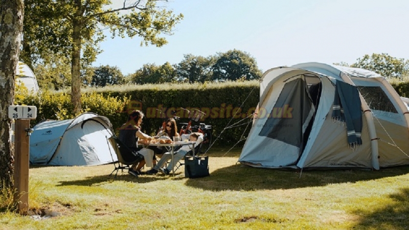 Camping De La Piscine